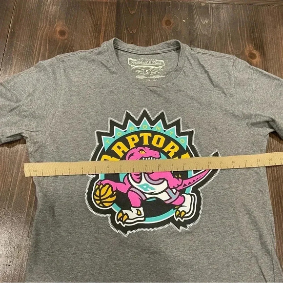 Toronto Raptors  Mitchell & Ness T-Shirt - Picture 6 of 7